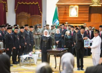 Gubernur Jatim melantik Pj Walikota Malang Wahyu Hidayat. ( ist)