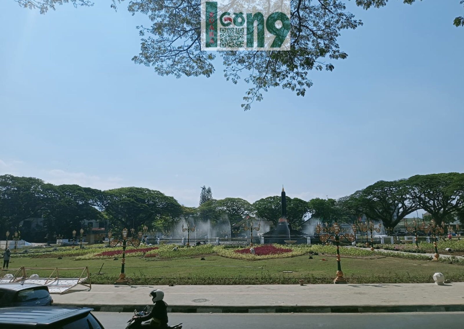 Warga Kota Malang, kini memiliki tempat baru untuk bersantai. Lokasinya di Alun-alun Tugu Kota Malang yang baru saja selesai direvitalisasi.