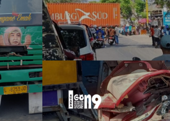 Petugas Lantas Polsek Rogojampi saat olah TKP laka beruntun yang terjadi di Jalan Raya Sempi, Kecamatan Rogojampi, Banyuwangi, selasa (31/10/1/2023)(blok-a.com/Hafid Bahtiar).