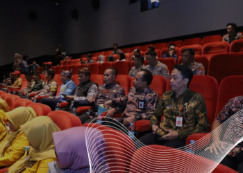 Nobar pejabat pemkot Batu bersama pejabat Polres Batu. (ist)