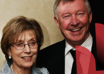 Mantan pelatih MU Sir Alex Ferguson bersama istrinya. ( ist)