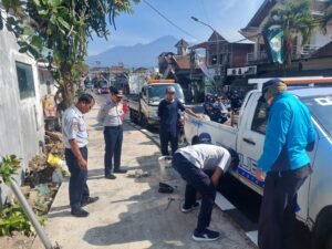 Jalan Brosem Jadi Lahan Parkir Liar