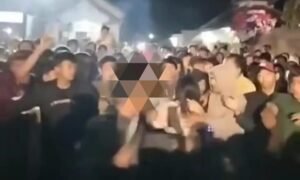 Gaes!!! Adik Kakak Terkena Sajam Saat Nonton Bantengan di Turen