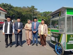 Gaes !!! Baznas Salurkan 10 Gerobak Untuk Pedangang Kecil