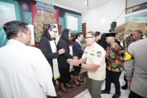 Gaes !!! Kunjungi Gereja, Pj Walikota Pastikan Keamanan Ibadah Natal