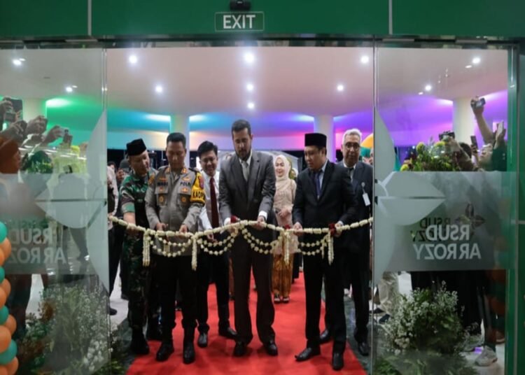 Foto : Wali Kota Hadi Zainal Abidin meresmikan beroperasinya RSUD Ar Rozy Kota Probolinggo.