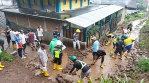 Gaes !!! Banjir Lumpur Proyek Kampus Baru Terjang Desa Tlekung