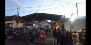 Gaes!!! Ratusan Buruh Lipat dan Sortir Geruduk Rumah Kordinator, Tuntut Upah Tidak Sesuai!