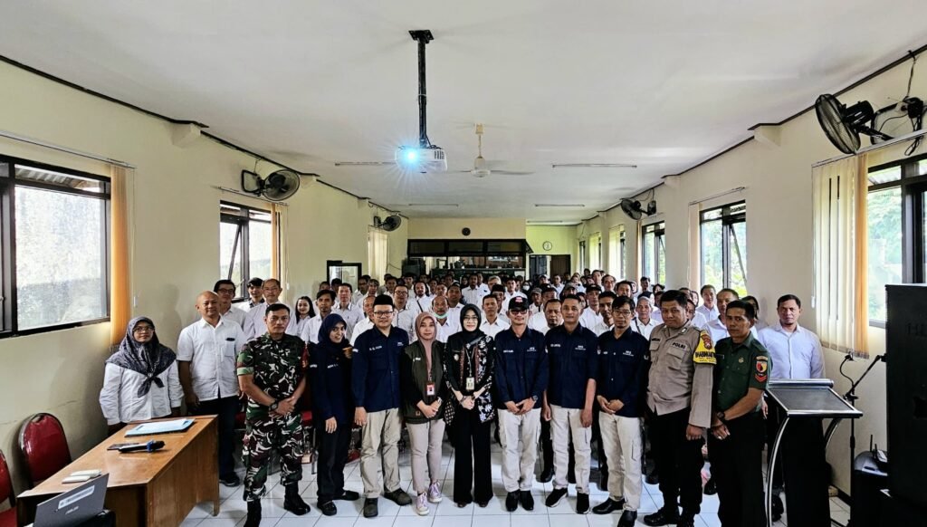 Gaes !!! Usai Dilantik, KPPS Bandulan Tanam Pohon Asyik!