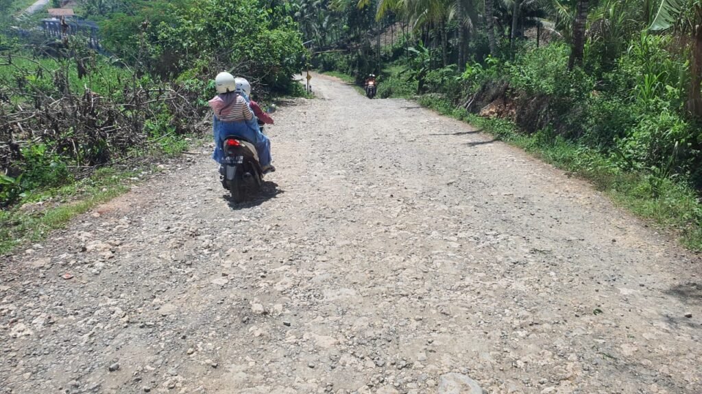 Gaes !!! Jalan Gondanglegi-Balekambang Rusak Parah Segera Diperbaiki