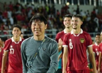 Ft : Pelatih timnas Insonesia Shin Tae Yon, bersama anak asuhnya siap berlaga di Piala Asia 2024. (Ist)