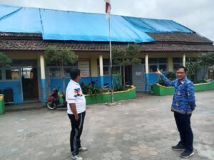 Gaes !!! Melas, Siswa SDN 1 Tamansatriyan Belajar Beratap Terpal