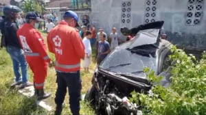 Gaes !!! Mobil Ayla Disambar Kereta Api Matarmaja!