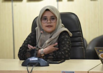 FT. anggota bawaslu lolly suhenty saat memberikan penjelasan dalam diskusi di media center bawaslu, jakarta, senin 12 2 2024