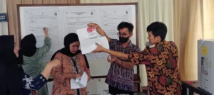 Gaes !!! Penghitungan Surat Suara Sampai Dini Hari, KPPS Kelelahan!