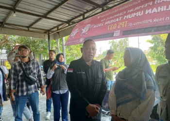 Ft: Anggota Bawaslu RI Totok Hariyono mengawasi pelaksanaan pemungutan suara ulang (PSU) di TPS 037 Kelurahan Mojolangu Kecamatan Lowokwaru, Kota Malang.(suaragong/fat)