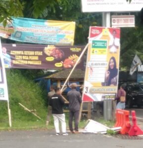 Gaes !!! Sempat Salah Copot, Bawaslu Dirikan Kembali APK Sesuai Aturan!