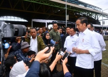 ft presiden jokowi berikan keterangan pers di gedung bale rame kab bandung foto setpres