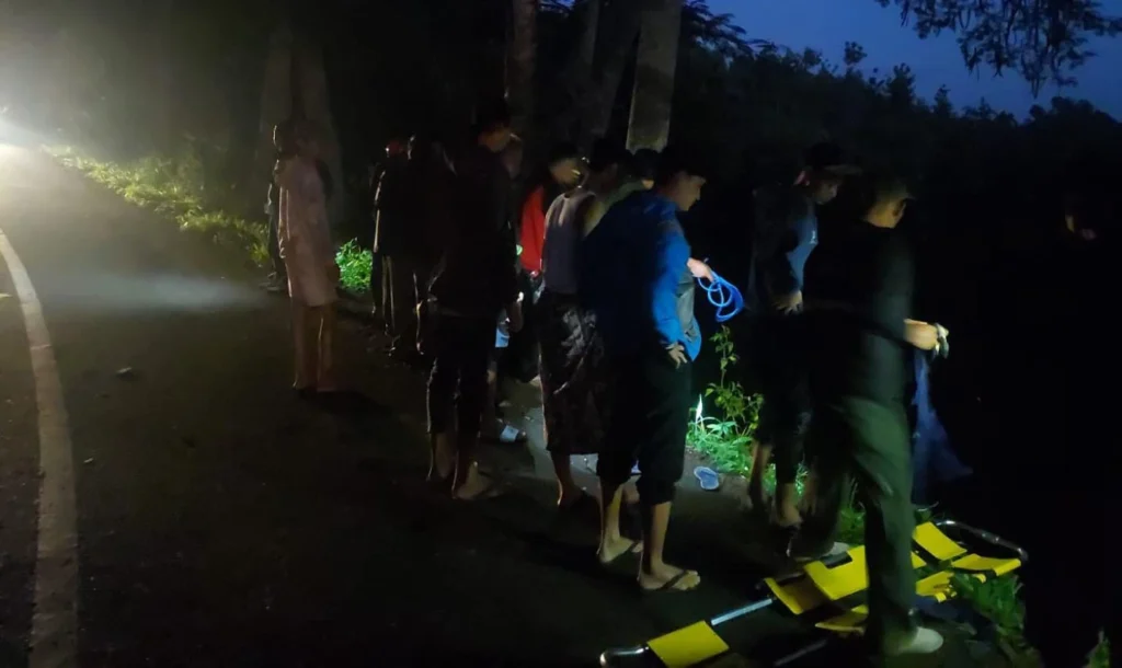 Gaes !!! Mobil Pikap Terjun ke Jurang di Malang, Tujuh Orang Luka-Luka