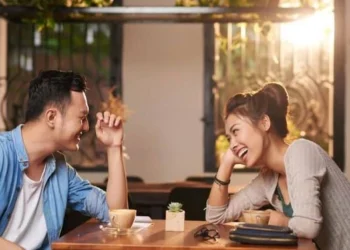 Pisces mudah jatuh Cinta – Pisces merupakan pribadi yang romantis dan paling cepat jatuh cinta dengan pasangannya.