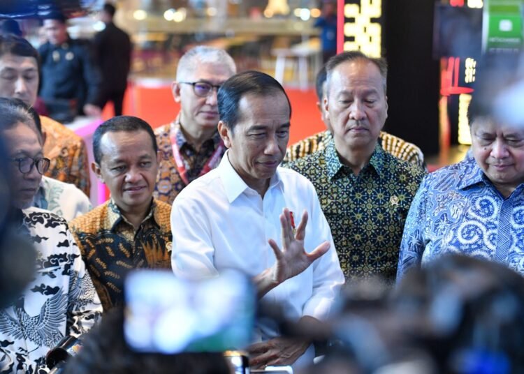 presiden jokowi memberikan keterangan pers usai membuka pameran otomotif iims 2024, di ji expo kemayoran, jakarta, kamis 15 02 2024