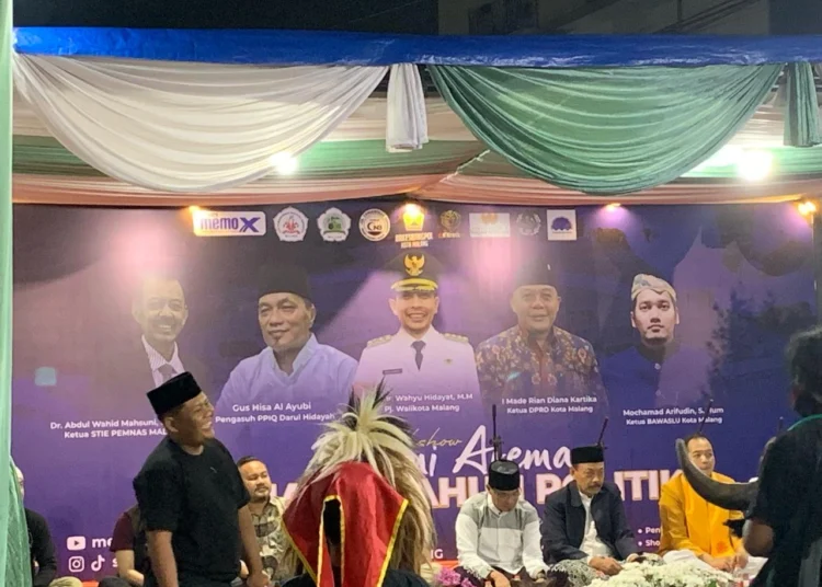 Talkshow ini mengangkat tema "Harmoni Pemilu Damai 2024 Kota Malang" sebagai episentrum pendidikan dan peran anak muda. 