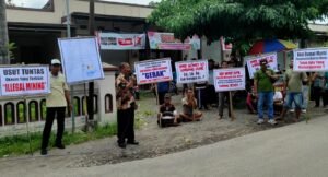 Gaes !!! Warga Margourip Kediri Demo Tolak Truk Pasir