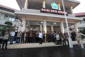 Gaes !!! Pj Wali Kota Batu Terima Penghargaan Tokoh Peduli Pers dari PWI Jatim dan Malang Raya