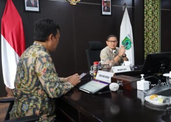 Pj. Wali Kota Batu, Aries Agung Paewai pimpin rapat terbatas yang diikuti beberapa Kepala OPD Pemeirntah Kota Batu