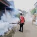FT. Kegiatan fogging untuk mencegah penyebaran nyamuk yang dilakukan oleh PMI Kabupaten Malang. (Dok. PMI).