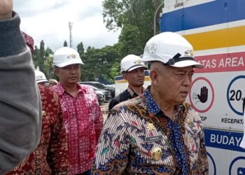 Anak yatim dan anak miskin di Kabupaten Malang dasar negeri (SDN) dan sekolah menengah pertama negeri (SMPN) bebas dari pungutan sekolah.