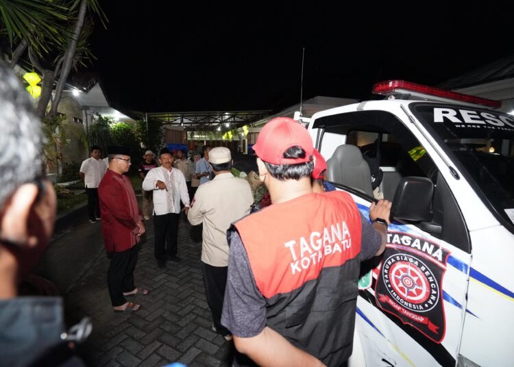 Ft : Anggota Tagana Kota Batu siap membantu korban banjir di Demak dan Karanganyar Jateng. ( ist)