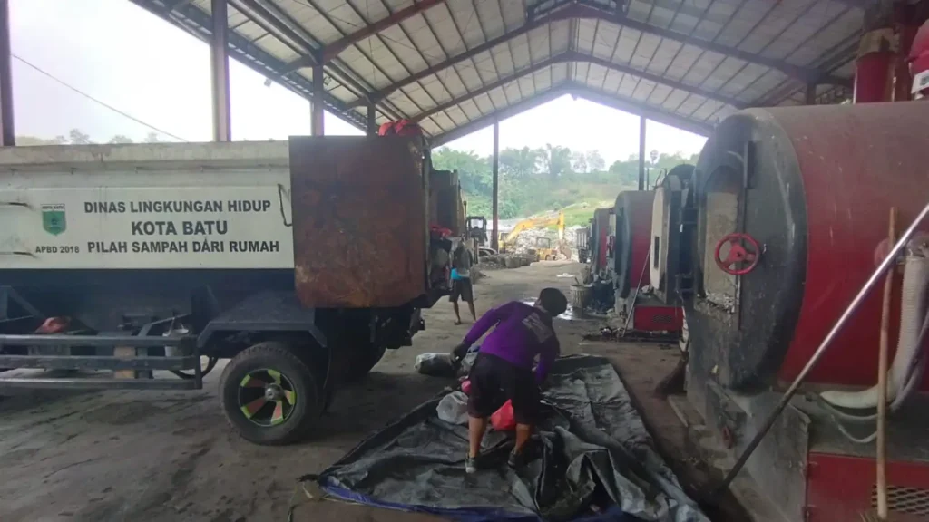 Gaes !!! Penggunaan Mesin Incinerator di TPA Tlekung Kota Batu