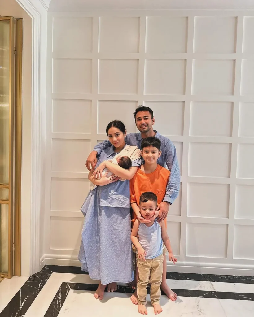 Gaes !!! Raffi Ahmad dan Nagita Slavina Adopsi Bayi