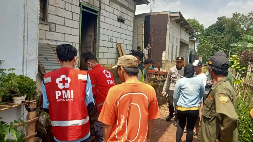 Gaes !!! Anak Makamkan Ayah di Kamar