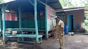 Gaes !!! Lansia Aniaya Musuhnya Lagi