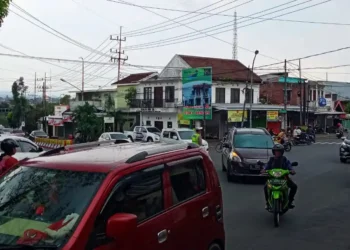 Gaes. Arus kendaraan Kota Batu. Suaragong