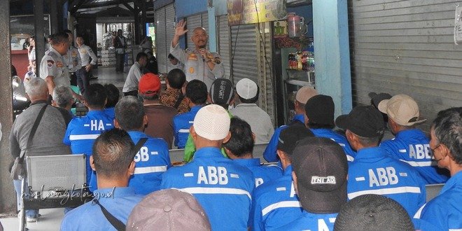 Kepala Dishub Kota Malang Lakukan Sosialaaisasi Kepada Sopir Angkot untuk meningkatkan Pelayanan Angkutan Umum