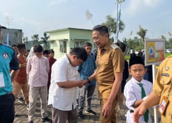 Ft: Pj Wali Kota Malang, Wahyu Hidayat turut hadir dalam gelaran Festival Lomba Seni Siswa Nasional, Olimpiade Olahraga Nasional dan Festival Anak Muslim bertempat di SD Al Azhar