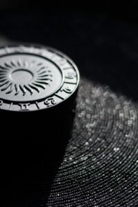 Gaes !!! Cinta dan Zodiak Harus Sejalan?