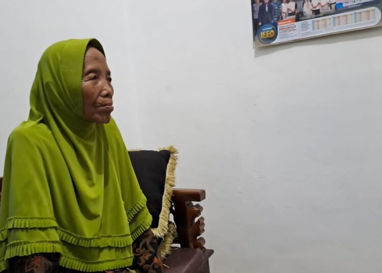 FT : Paitun, perempuan 92 tahun adalah menjadi haji tertua di Kabupaten Malang. (Foto:nif).