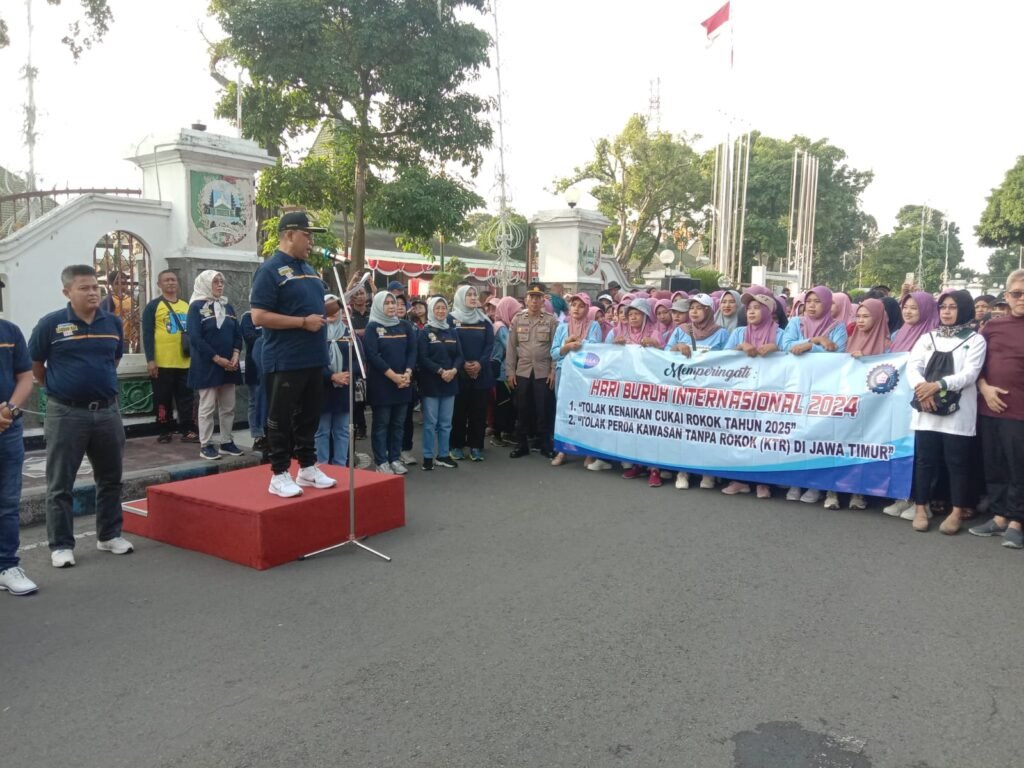 Gaes !!! May Day, PJ Bupati Jombang Ajak Pekerja Jalan Sehat