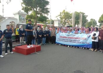 Ft : Acara jalan sehat PJ Bupati Jombang bersama ribuan buruh. ( ist)