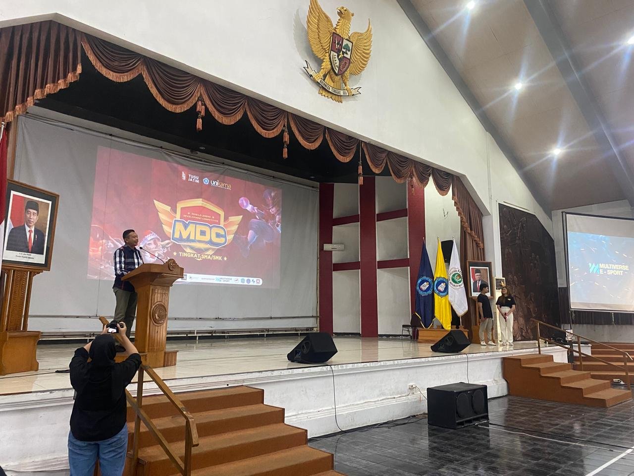 Pj Walikota Malang memberikan sambutan kegiatan dalam Turnamen Mobile Legend Development Competition (MDC) Sabtu pagi, 11 mei 2024.