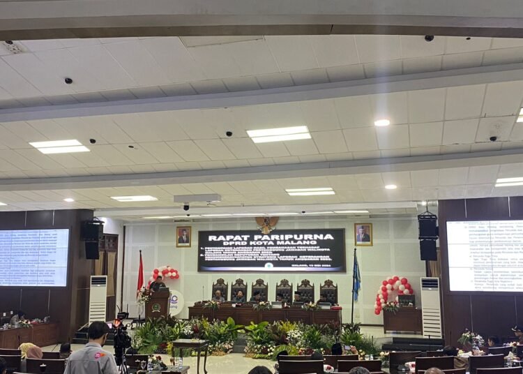 Suasana Rapat Paripurna oleh DPRD Kota Malang di Ruang Rapat Paripurna Gedung DPRD Kota Malang. (Suaragong/Reyninta)