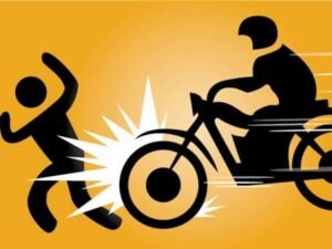 Gaes !!! Penyeberang Jalan di Pasuruan Ditabrak Motor, 2 Orang Luka Parah