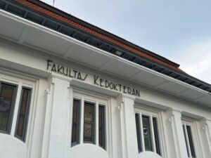 Gaes !!! Siswi SMAN 1 Sidoarjo Raih Nilai Tertinggi di Kedokteran Unair