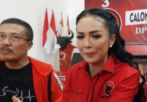 Gaes !!! Krisdayanti Serahkan Formulir Bakal Cawakot Batu 2024