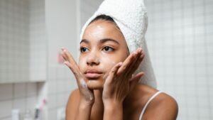 Gaes !!! Berikut Urutan Skincare Untuk Malam Hari