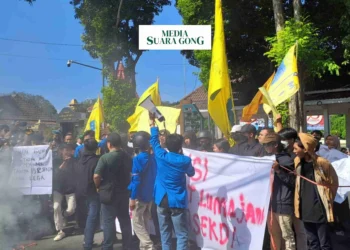 Aksi demo mahasiswa terhadap pemerintahan Lumajang
